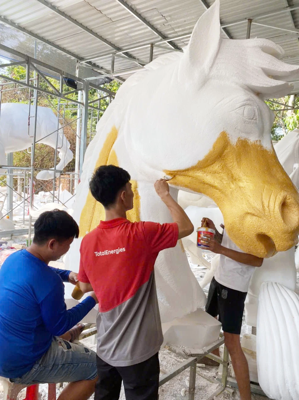 ngựa khổng lồ (4).jpg