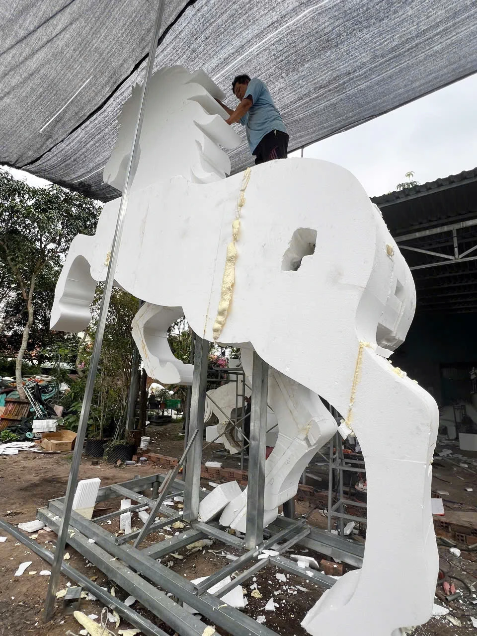 ngựa khổng lồ (5).jpg