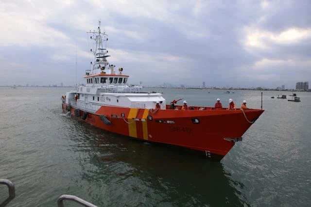 Đà Nẵng: Chìm tàu, 10 người thoát chết ảnh 1