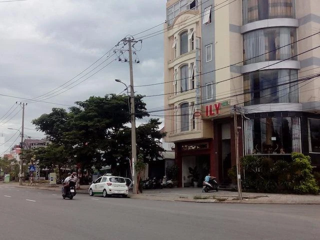 Taxi Hải Vân hoạt động tại Đà Nẵng sau khi được Sở GTVT cho phép hoạt động. Ảnh: LÊ PHI