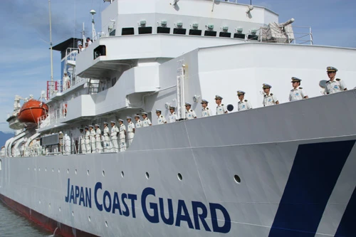Tàu JCGS KOJIMA cùng các sĩ quan tới Đà Nẵng năm 2013. Ảnh: LÊ PHI
