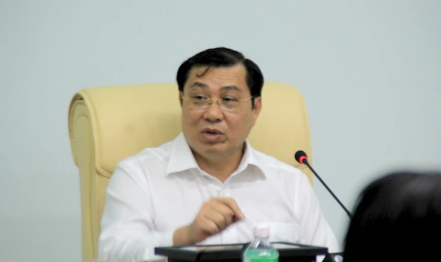 Ông Huỳnh Đức Thơ, Chủ tịch UBND TP Đà Nẵng bức xúc vì việc xử lý nước thải tại bãi rác Khánh Sơn của Công ty Quốc Việt thất bại. Ảnh: LÊ PHI.