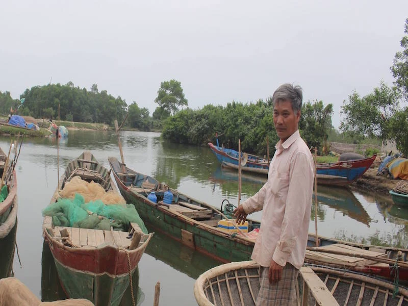 Ngư dân Lộc Vĩnh (huyện Phú Lộc, tỉnh Thừa Thiên Huế) vẫn đang ngóng chờ hỗ trợ sau sự cố môi trường biển. Ảnh: NGUYỄN DO.