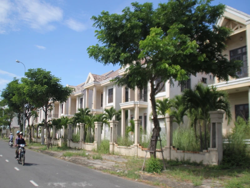 Cảnh hoang tàn, nhếch nhác của khu biệt thự giành cho chuyên gia ảnh 1