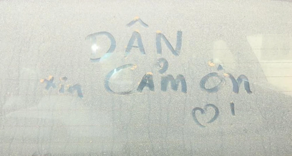 JFC Danang trao hơn 6 tỉ hỗ trợ bà con vùng lũ lụt ảnh 4