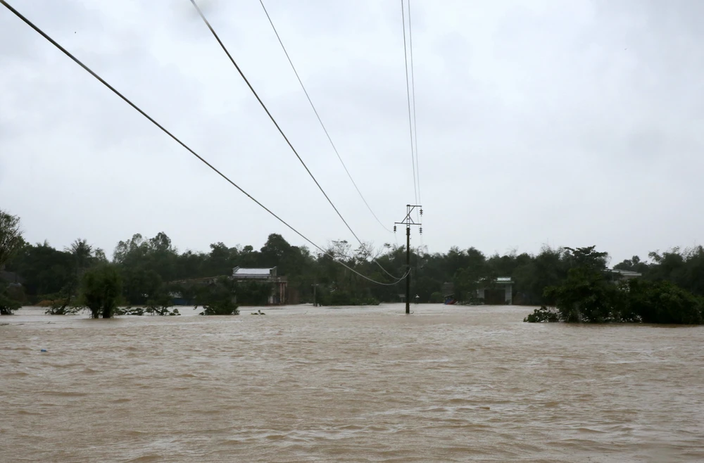 Miền Trung thiệt hại ban đầu khoảng 600 tỉ đồng vì lũ ảnh 1