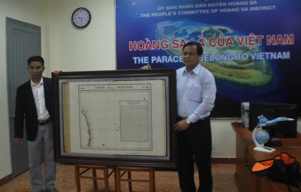 Việt kiều Mỹ tặng bản đồ quý về Hoàng Sa cho Đà Nẵng ảnh 1