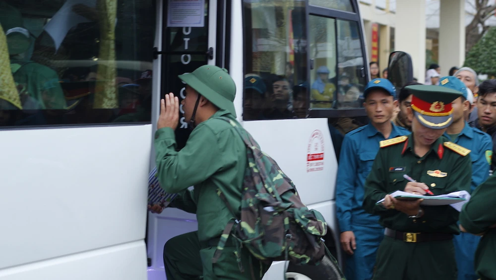 Hơn 1.000 trai xứ Quảng trình độ CĐ, ĐH nhập ngũ ảnh 4