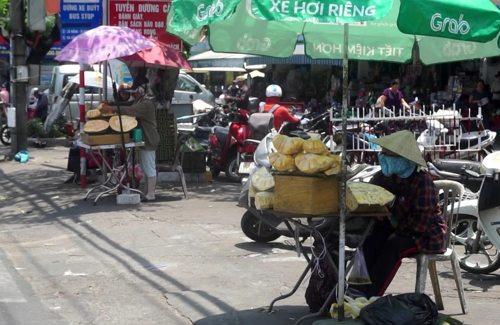 Đà Nẵng như lò lửa, trẻ nhập viện tăng, thiếu nước dùng ảnh 6