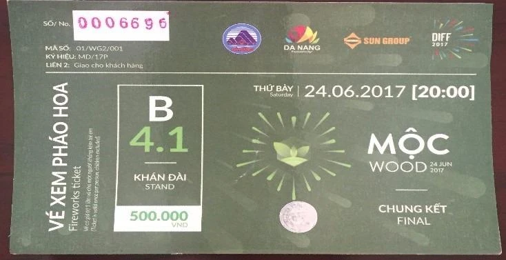 Vé pháo hoa giả. 