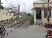 Vì gác chắn bé tẹo, cầu đường sắt Bình Lợi chậm tiến độ