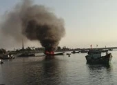 Quảng Ngãi: Cháy tàu cá 6 tỉ, 2 ngư dân bị thương nặng