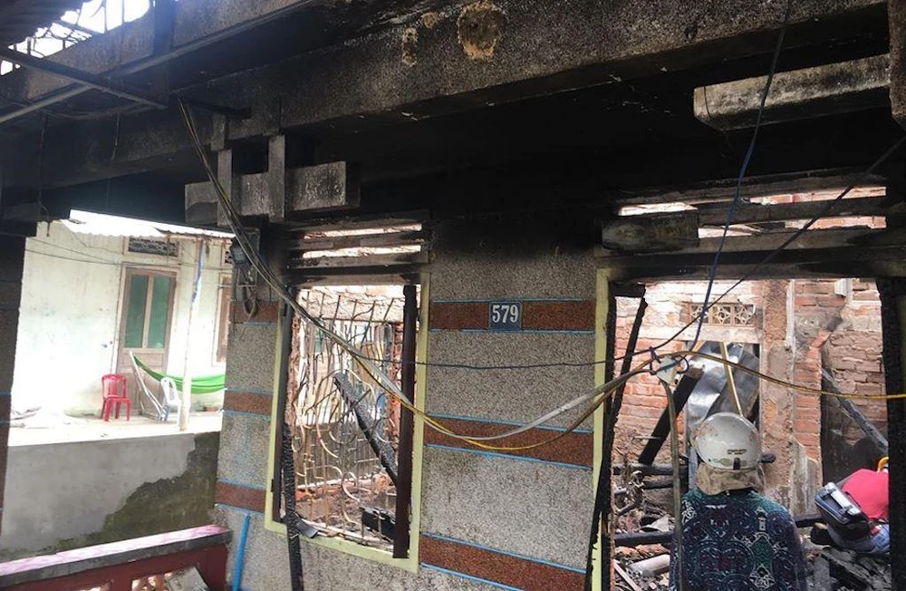 Lửa thiêu rụi nhà, 125 triệu đồng tiền mặt ảnh 1