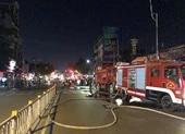 Cháy nhà gần chợ Nguyễn Văn Trỗi, cả khu phố náo loạn