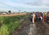 Tàu hoả đâm taxi làm 5 người thương vong tại Quảng Ngãi