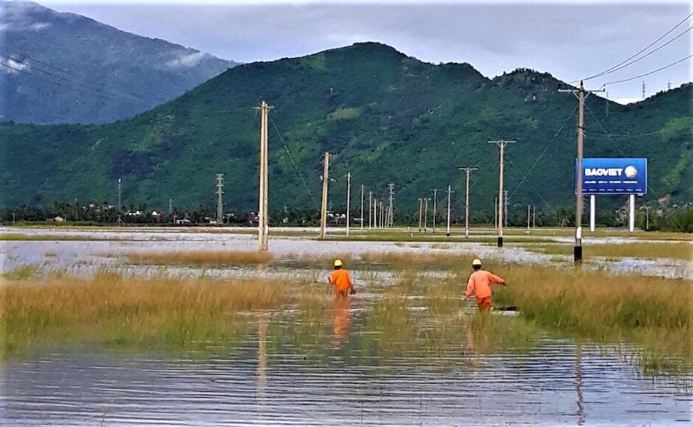 Bão số 6: Còn 86.000 hộ mất điện ảnh 1