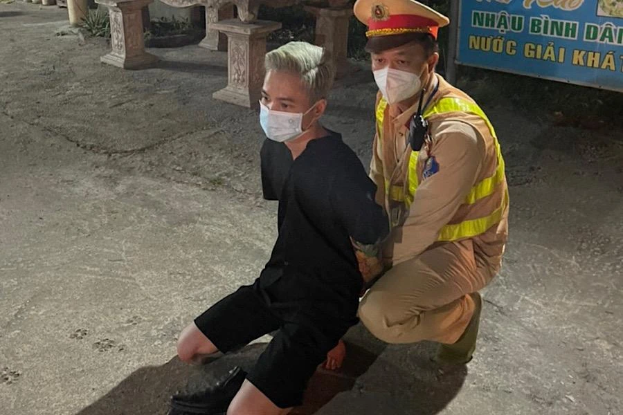 Đối tượng Phùng Văn Vinh bị lực lượng chức năng Quảng Bình bắt giữ vào tối ngày 15-4.