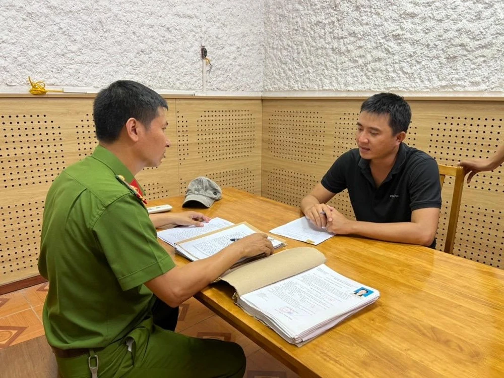 Vũ tại cơ quan công an. Ảnh: CA