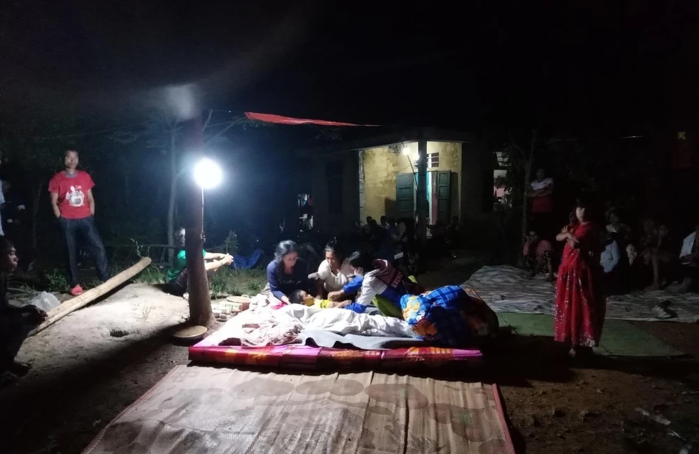 Hai con của anh Lam tử vong do trượt chân rơi xuống đập. Ảnh: NDCC