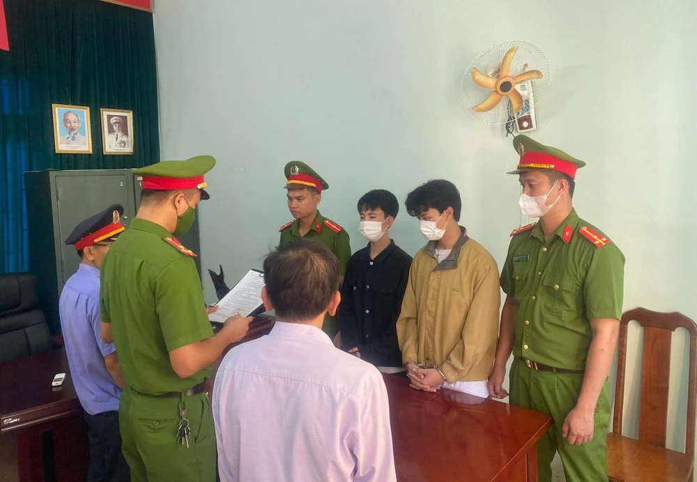 Các đối tượng đánh nhau bị khởi tố. Ảnh: CA.