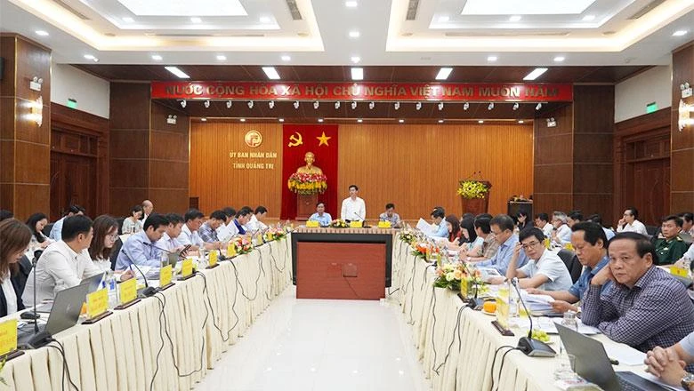 Cuộc họp điều chỉnh Quy hoạch chung xây dựng Khu Kinh tế Đông Nam Quảng Trị và Cảng hàng không Quảng Trị. Ảnh: MỸ HẠNH.