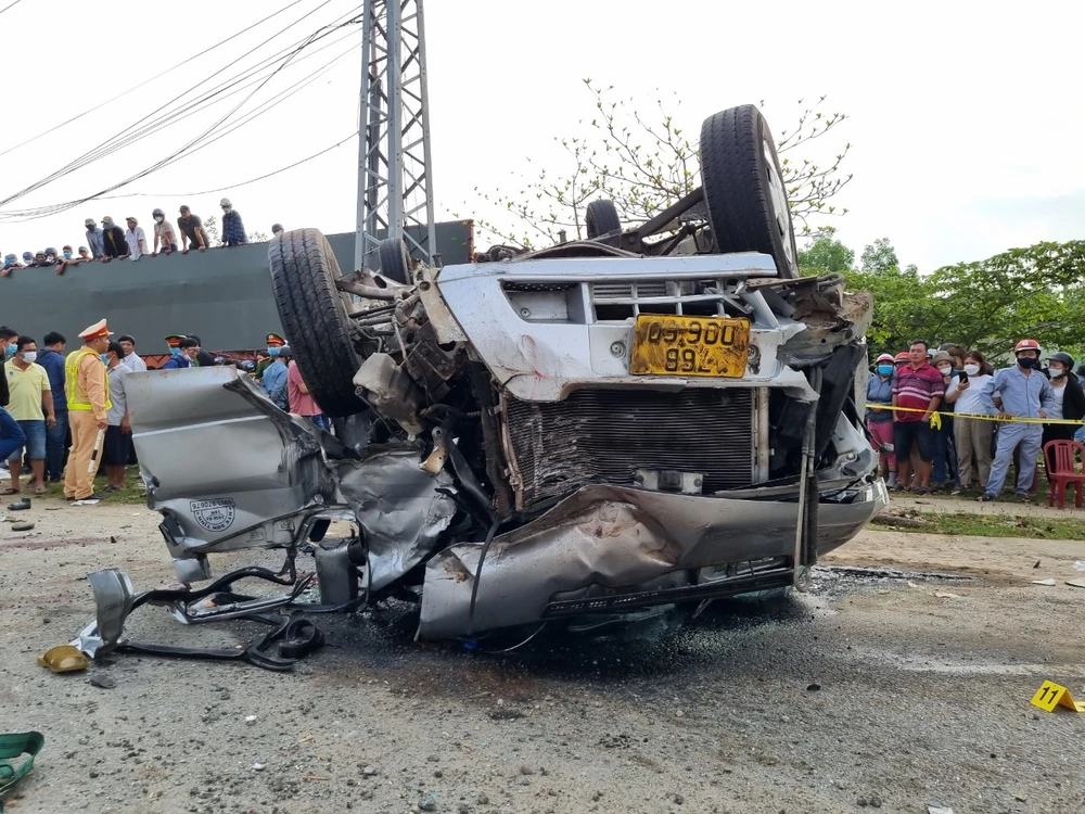 Hiện trường vụ tai nạn. Ảnh: THANH NHẬT. Hiện trường vụ tai nạn. Ảnh: THANH NHẬT.