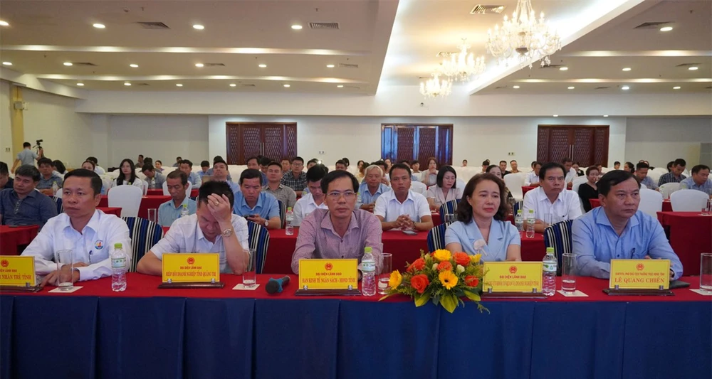 Cộng đồng doanh nghiệp và lãnh đạo các sở ngành tham gia đối thoại. Ảnh: MH.