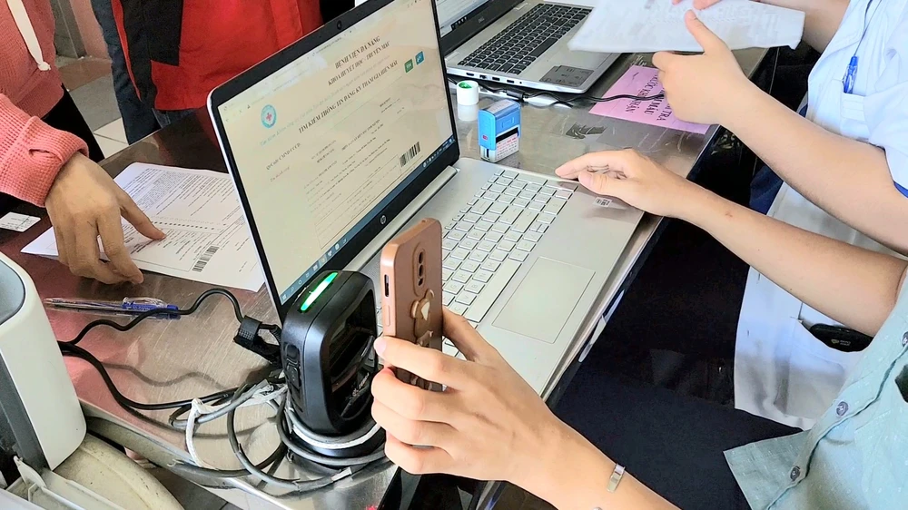 Các thủ tục được rút gọn nhờ áp dụng công nghệ.