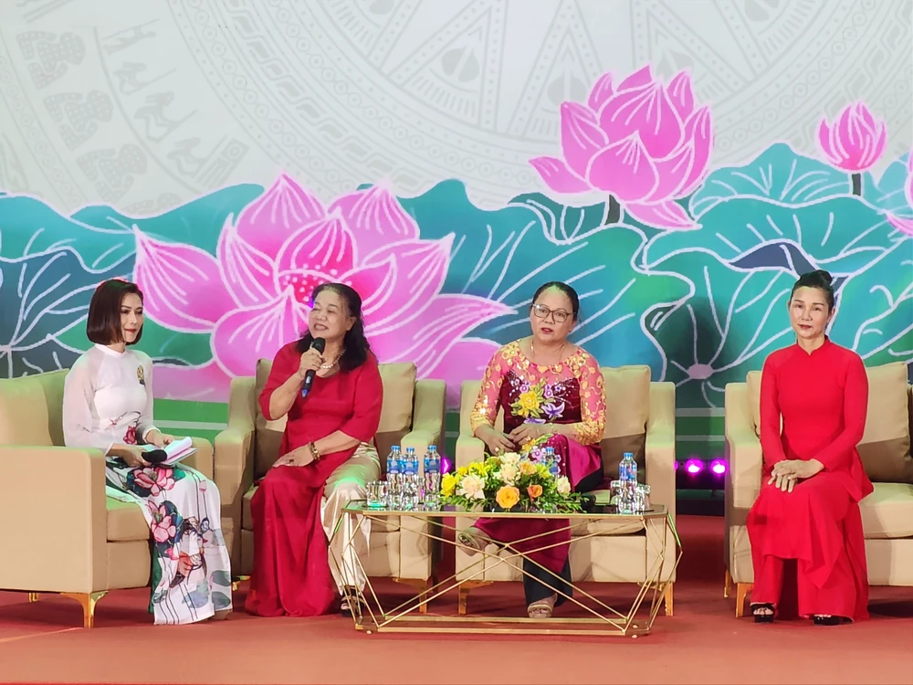 Các tổ trưởng Tổ TK&VV trao đổi ý kiến tại hội nghị. Ảnh: MINH TRƯỜNG Các tổ trưởng Tổ TK&VV trao đổi ý kiến tại hội nghị. Ảnh: MINH TRƯỜNG