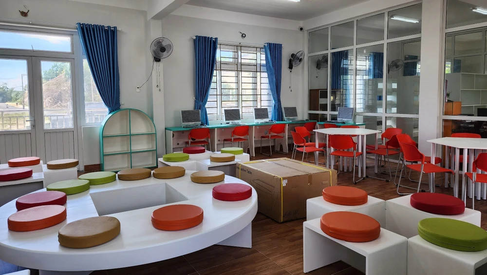 Nhà trường đã dành riêng một phòng để làm phòng đọc sách, nâng cao kiến thức được thiết kế rất đẹp và hiện đại. Ảnh: MT Nhà trường đã dành riêng một phòng để làm phòng đọc sách, nâng cao kiến thức được thiết kế rất đẹp và hiện đại. Ảnh: MT