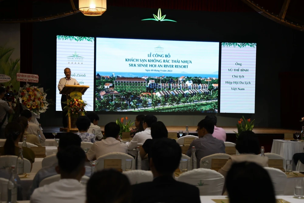 Lễ công bố “Khách sạn không rác thải nhựa” đầu tiên tại tỉnh Quảng Nam. Ảnh: MT