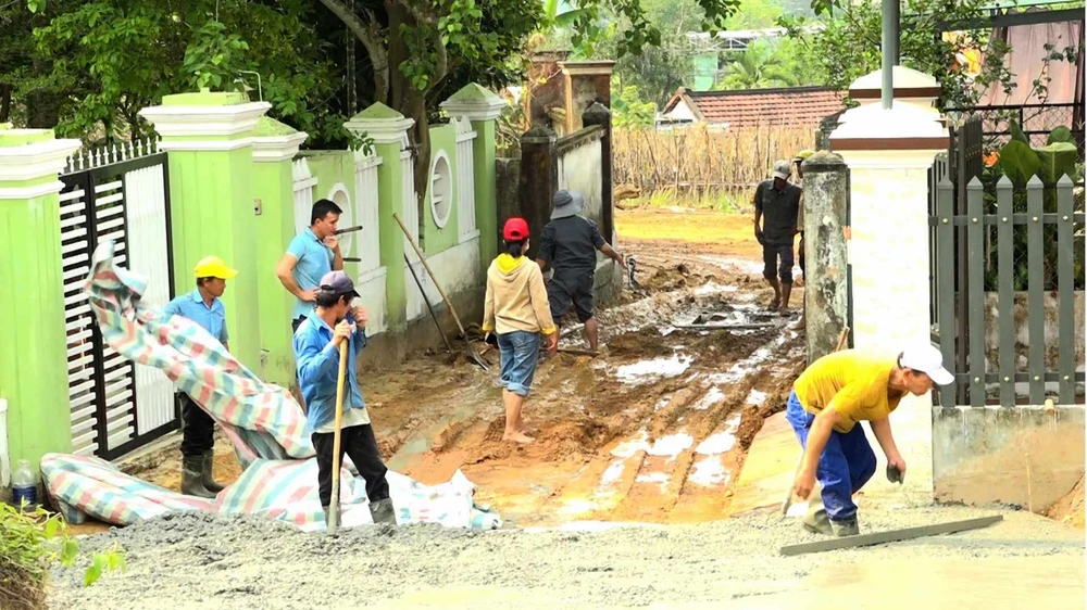 hiến đất mở đường