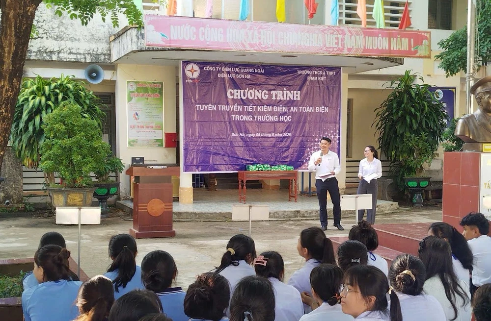 EVNCPC lan tỏa văn hóa tiết kiệm điện từ hành động thiết thực