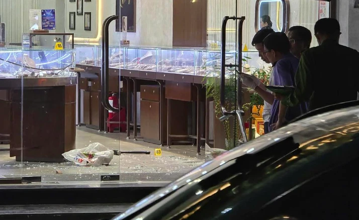 cướp tiệm vàng