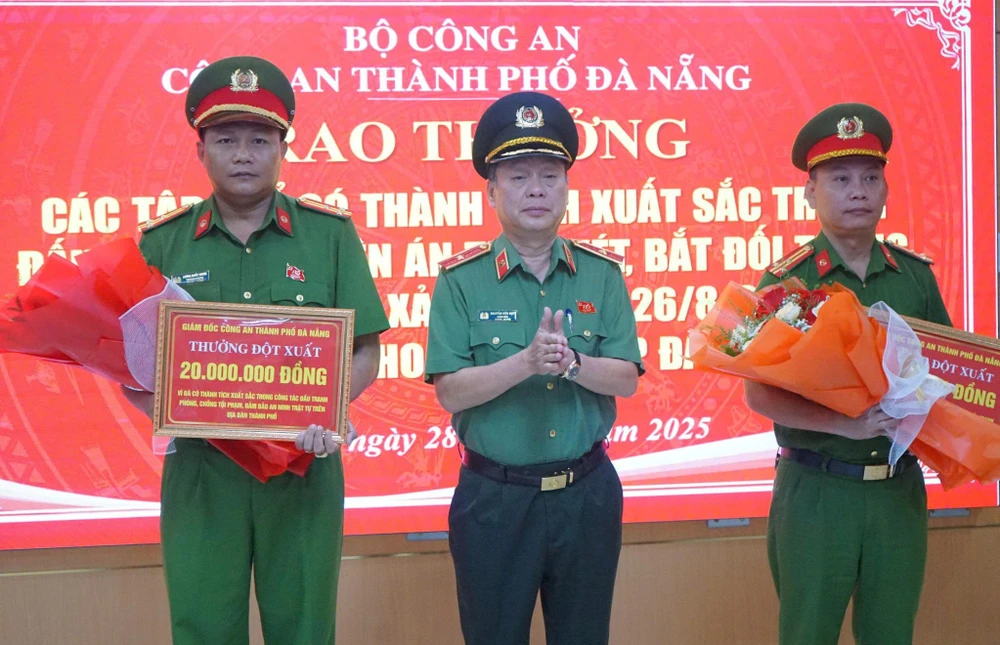 cướp cửa hàng trang sức