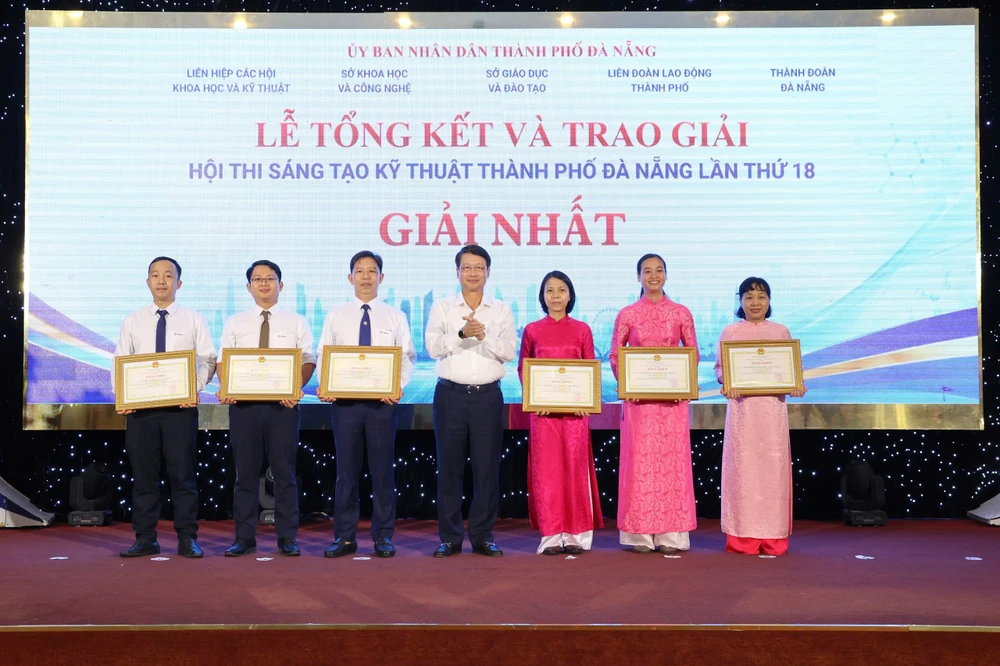 evncpc-nhan-giai-thuong.jpg