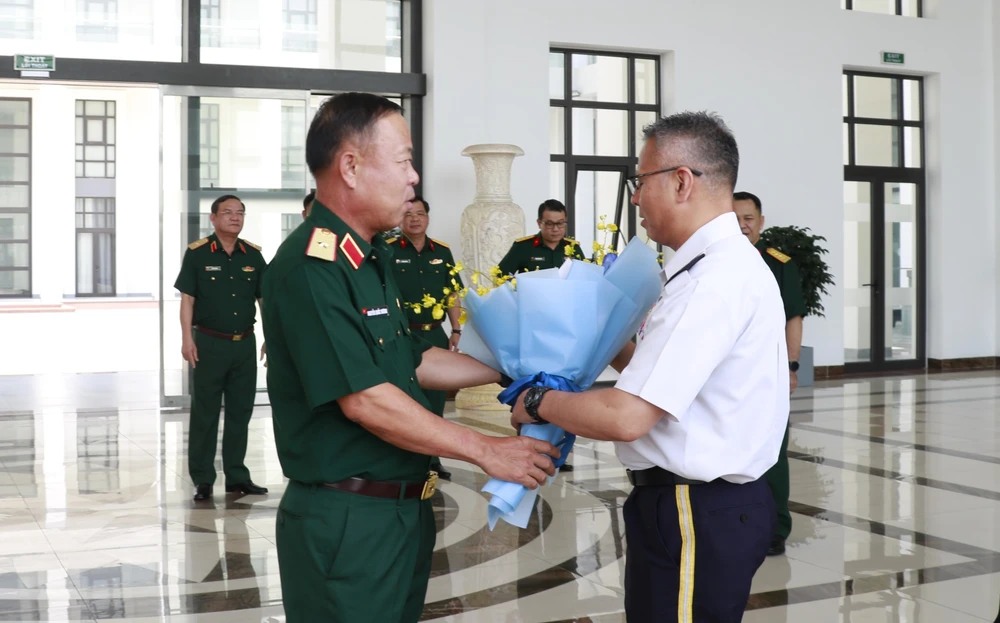 si-quan-nhat-ban.JPG