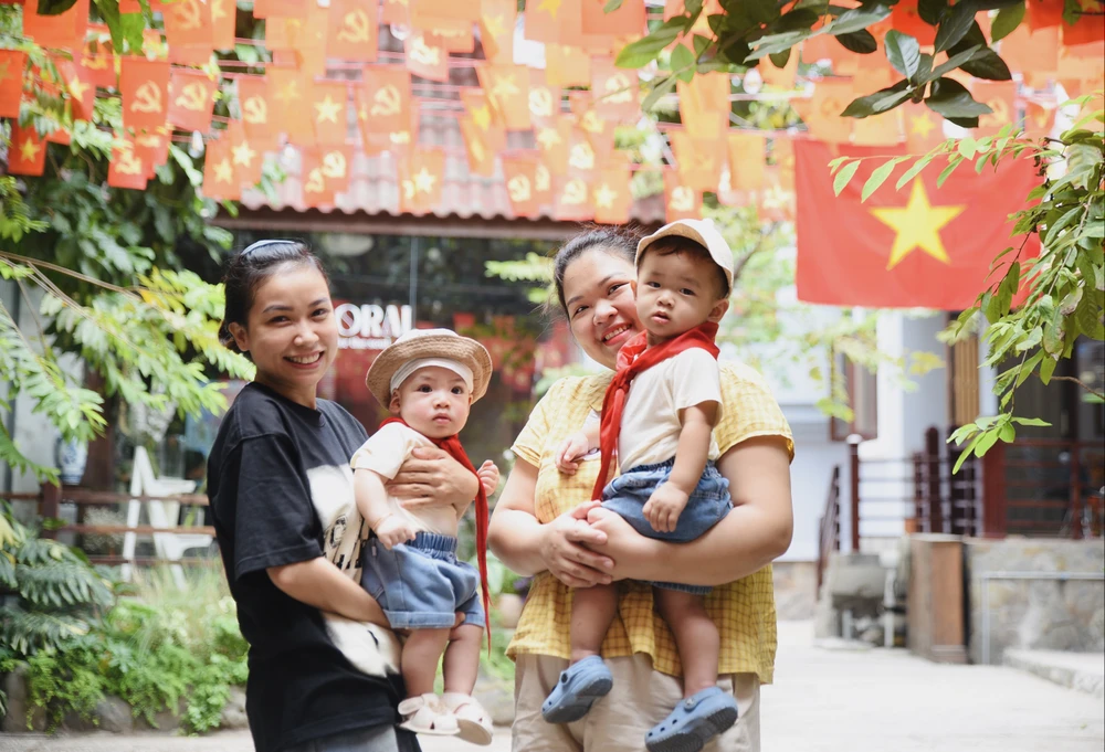 hông cần điều gì quá lớn lao, chỉ là những bức ảnh, những nụ cười hay khoảnh khắc bên người thân, bạn bè… cũng đủ để lưu lại một ngày lễ thật trọn vẹn và đáng nhớ