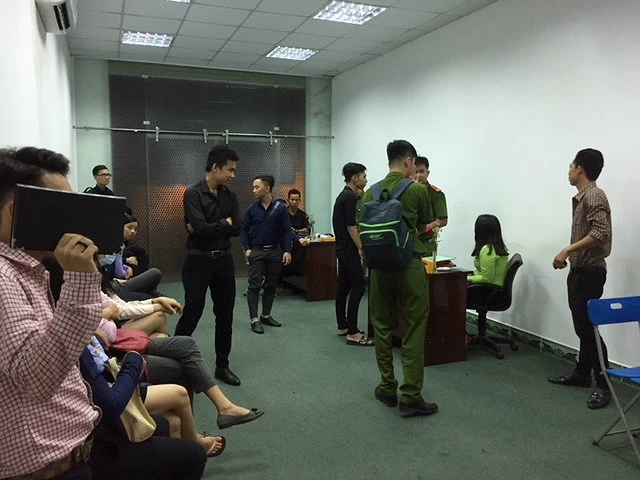 Hàng trăm công an vây một điểm nghi bán hàng đa cấp ảnh 1