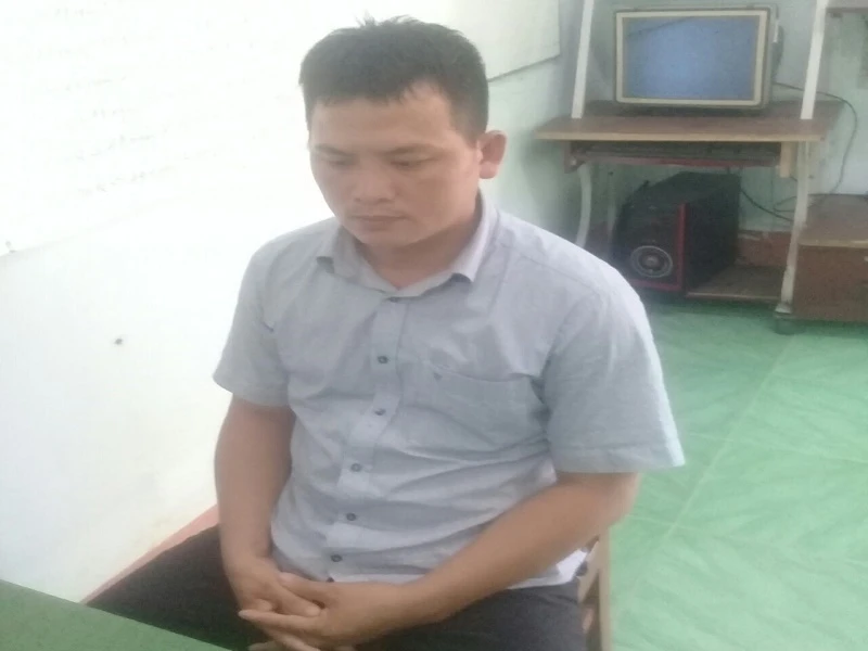 Ăn mặc như cán bộ rồi vào tòa án trộm xe ảnh 1