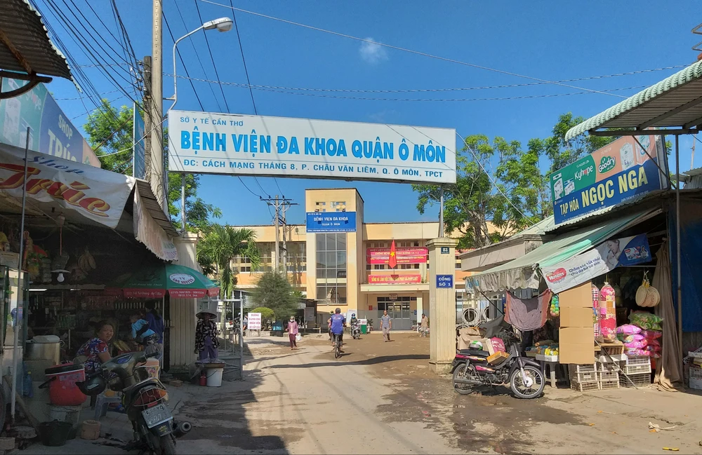 Sở Y tế Cần Thơ chỉ đạo khẩn vụ bảo vệ thay bác sĩ khám mắt ảnh 1