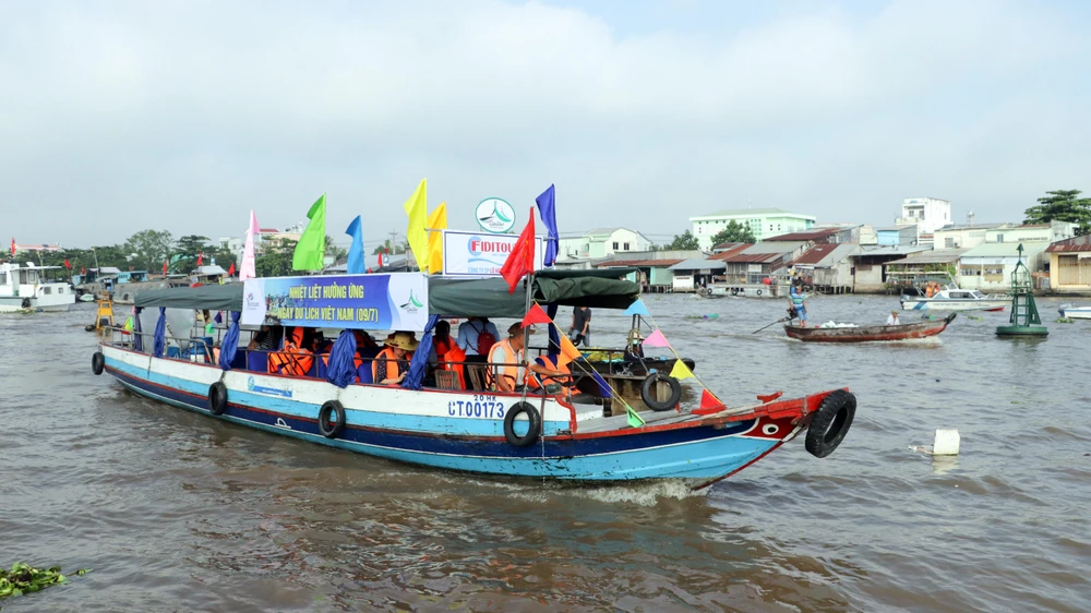 Háo hức về Cần Thơ thưởng thức lễ hội trên sông ảnh 7