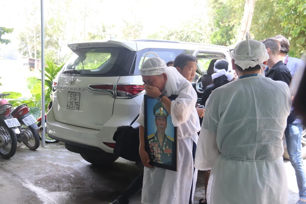 Anh hùng phi công Nguyễn Văn Bảy ngủ yên trong lòng đất mẹ ảnh 8