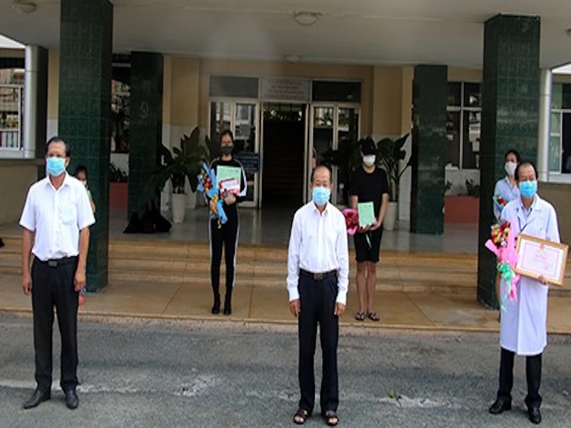 covid-dong-thap--giay-xuat-vien