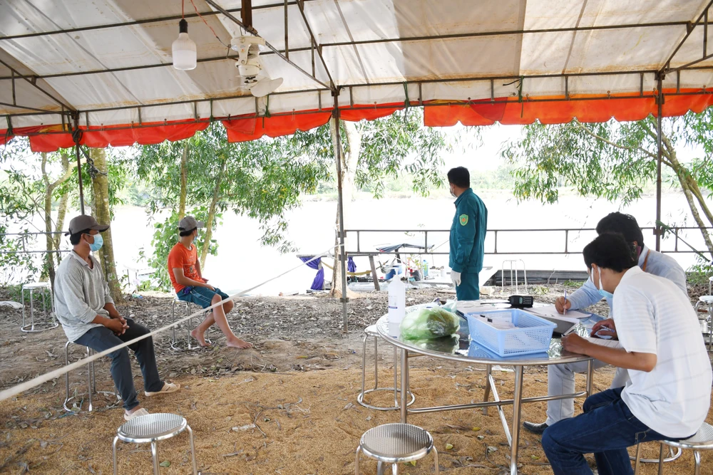 Hơn 300 ca nhiễm COVID-19, Trà Vinh lập thêm chốt kiểm tra y tế đường thủy ảnh 5