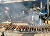 Ngày Thần tài: Cá lóc nướng tăng giá vẫn 'cháy hàng', có tiệm bán 3 tấn