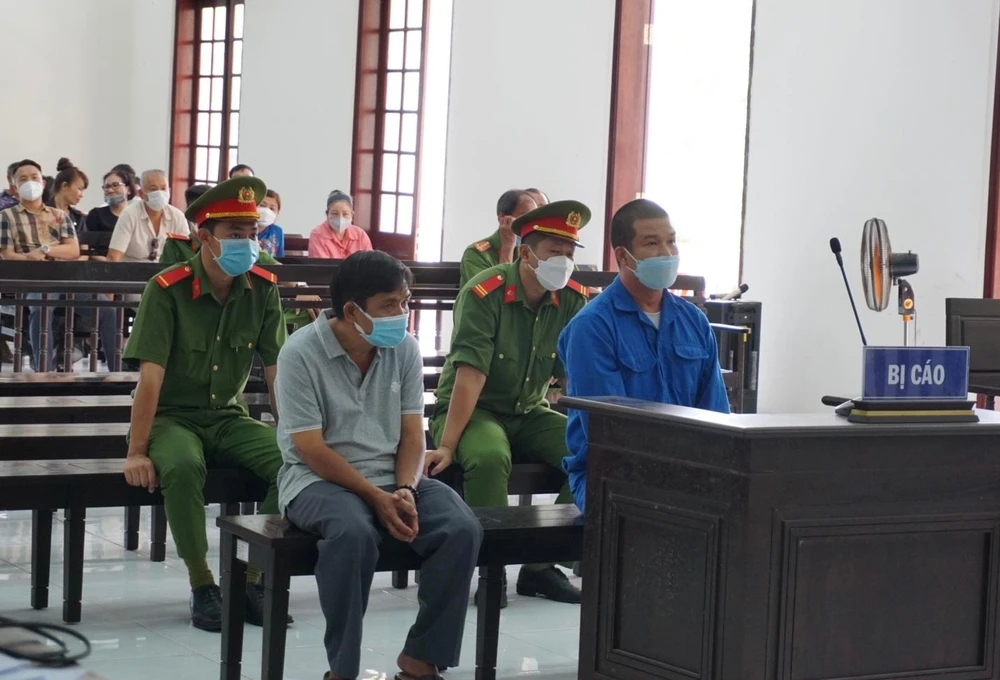 Hai bị cáo tại toà. Ảnh: HD