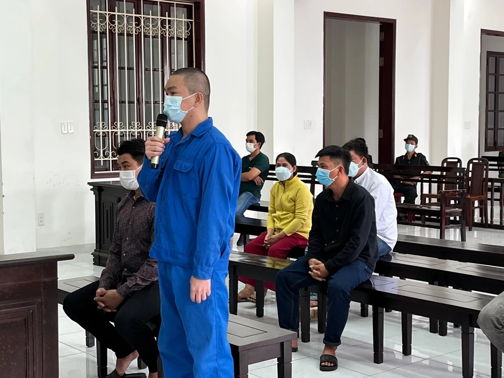 Các bị cáo khác tại toà. Ảnh: HD