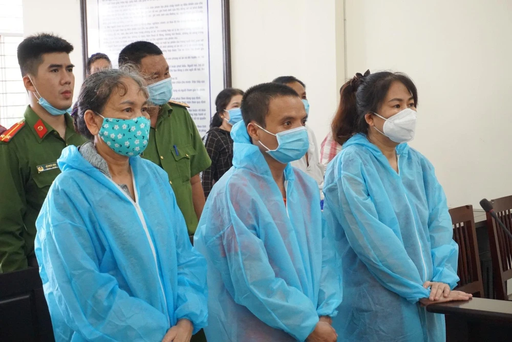 Các bị cáo tại toà. Ảnh: HD