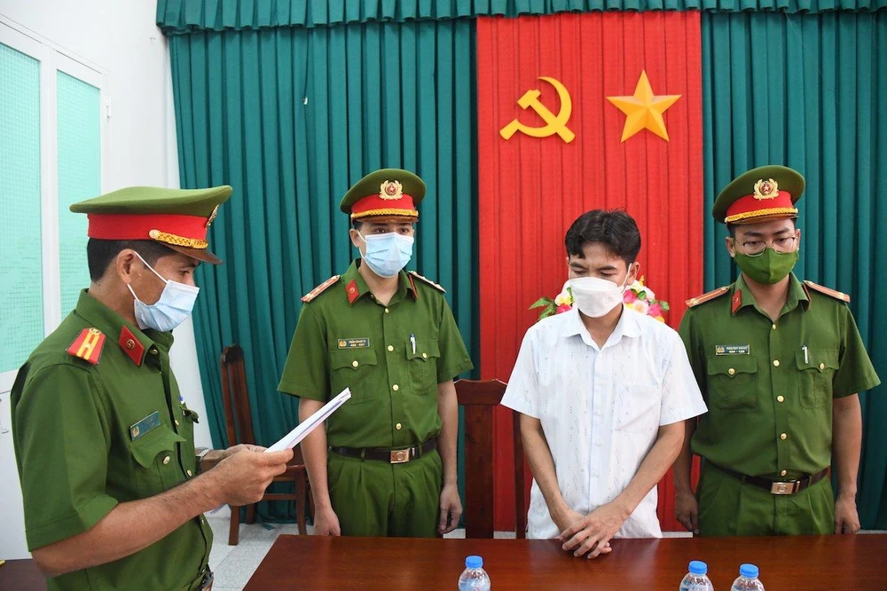 Bị can Trần Văn Quí bị bắt tạm giam phục vụ điều tra về tội tham ô tài sản. Ảnh: CACC